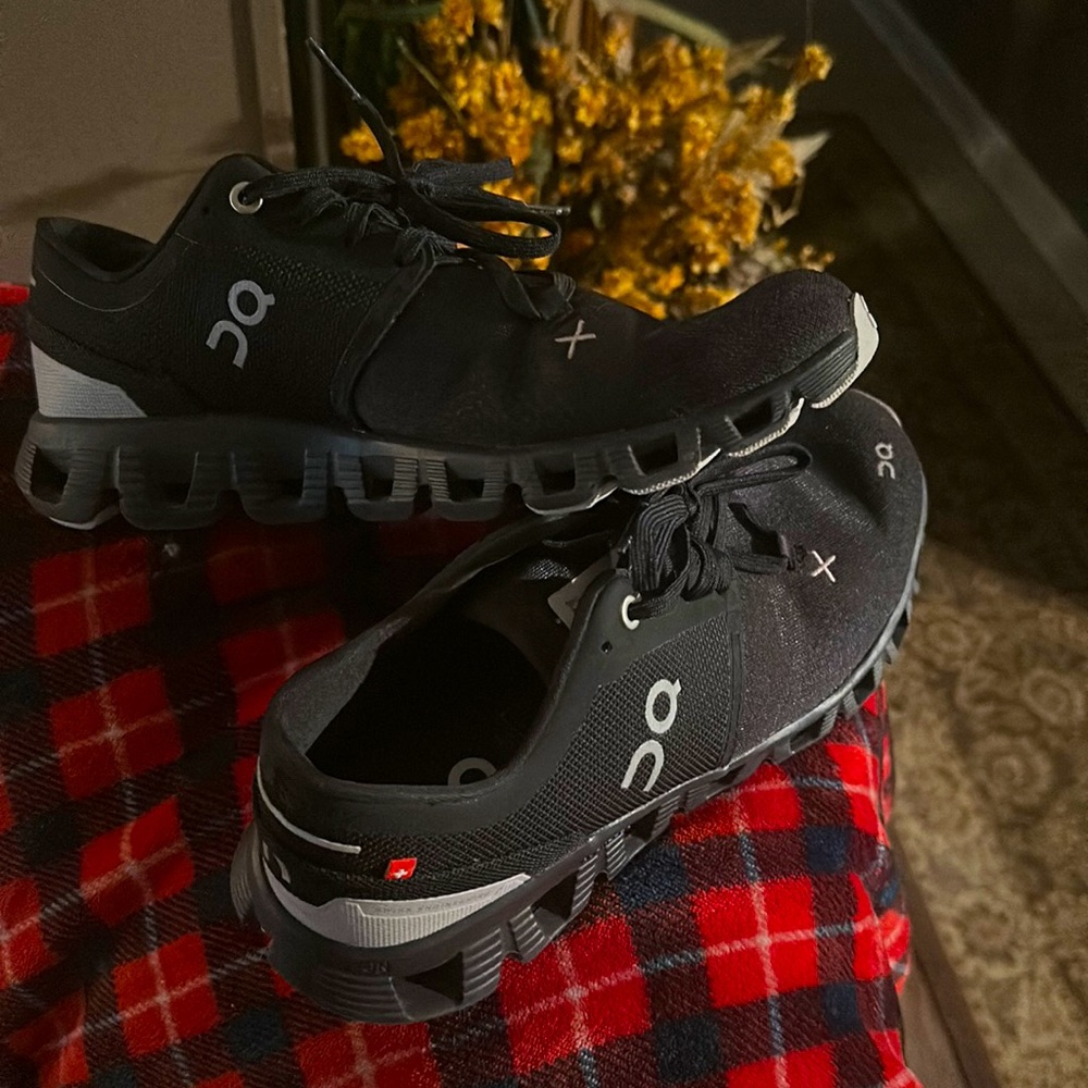 NEVER WORN On Cloud X 3 size 9 Women’s Running shoes